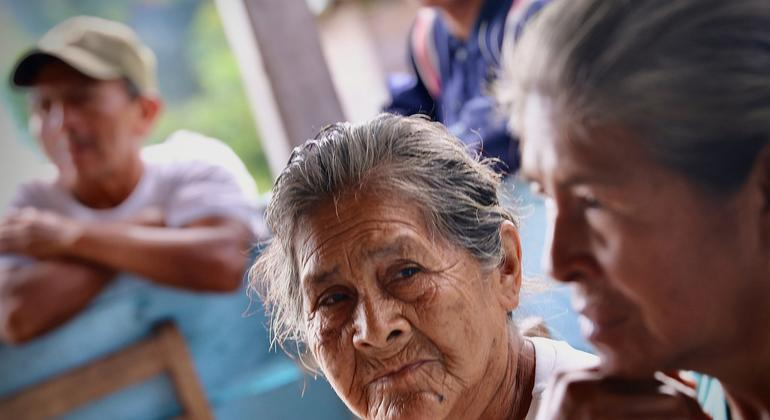 Personas adultas mayores reunidas